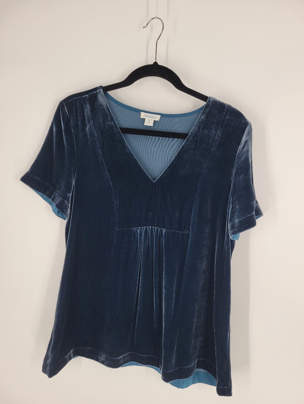 Sundance Velvet Short Sleeve Tee in Deep Navy Blue